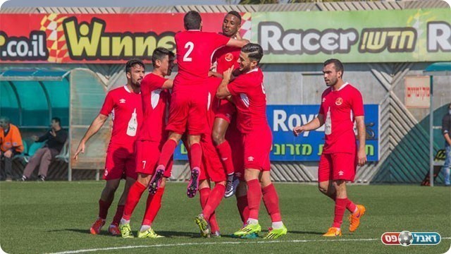 שחקני מרמורק חוגגים את השער מול נס ציונה (רפי נחמיאס)